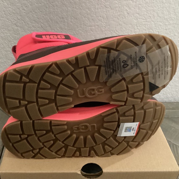 UGG® Kids' Taney Water Repellent Fleece & Genuine Shearling Lined Boot - Picture 6 of 12